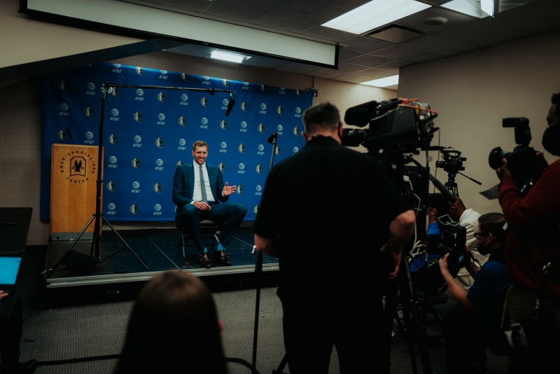 Vom 03.01.–08.01.2022 in Dallas für das Jersey Retirement von Dirk Nowitzki bei den Dallas Mavericks.